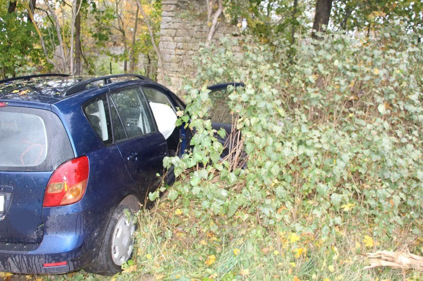 Lääne-Virumaal hukkus vastu maja seina sõitnud sõidukijuht