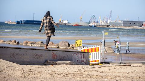 FOTOD ⟩ Stroomi rannas alustati õlireostuse likvideerimist