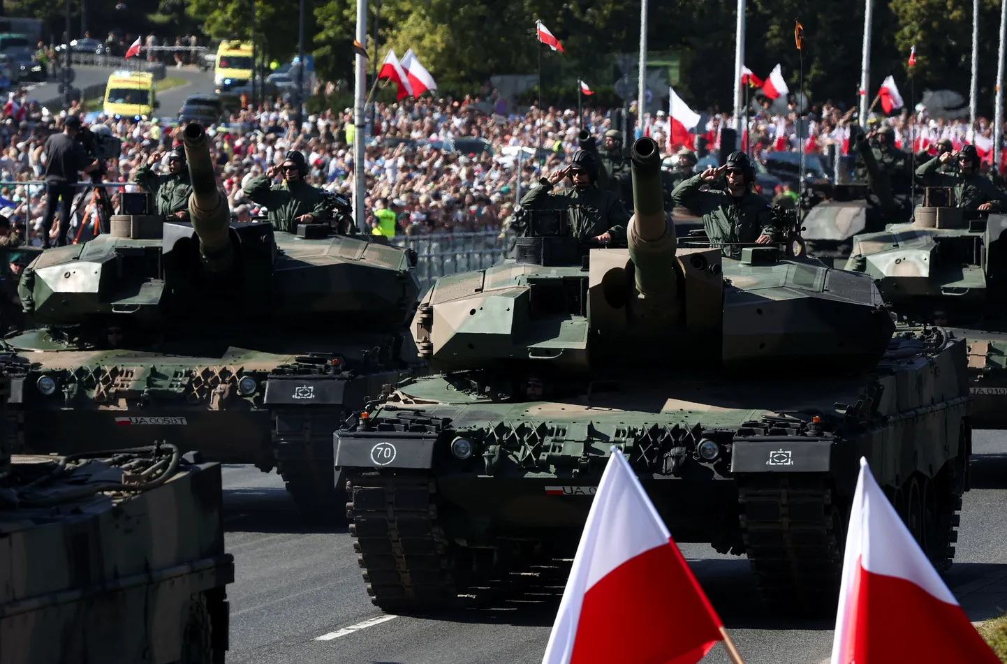 Poola Leopard 2PL tankid sõjaväeparaadil.