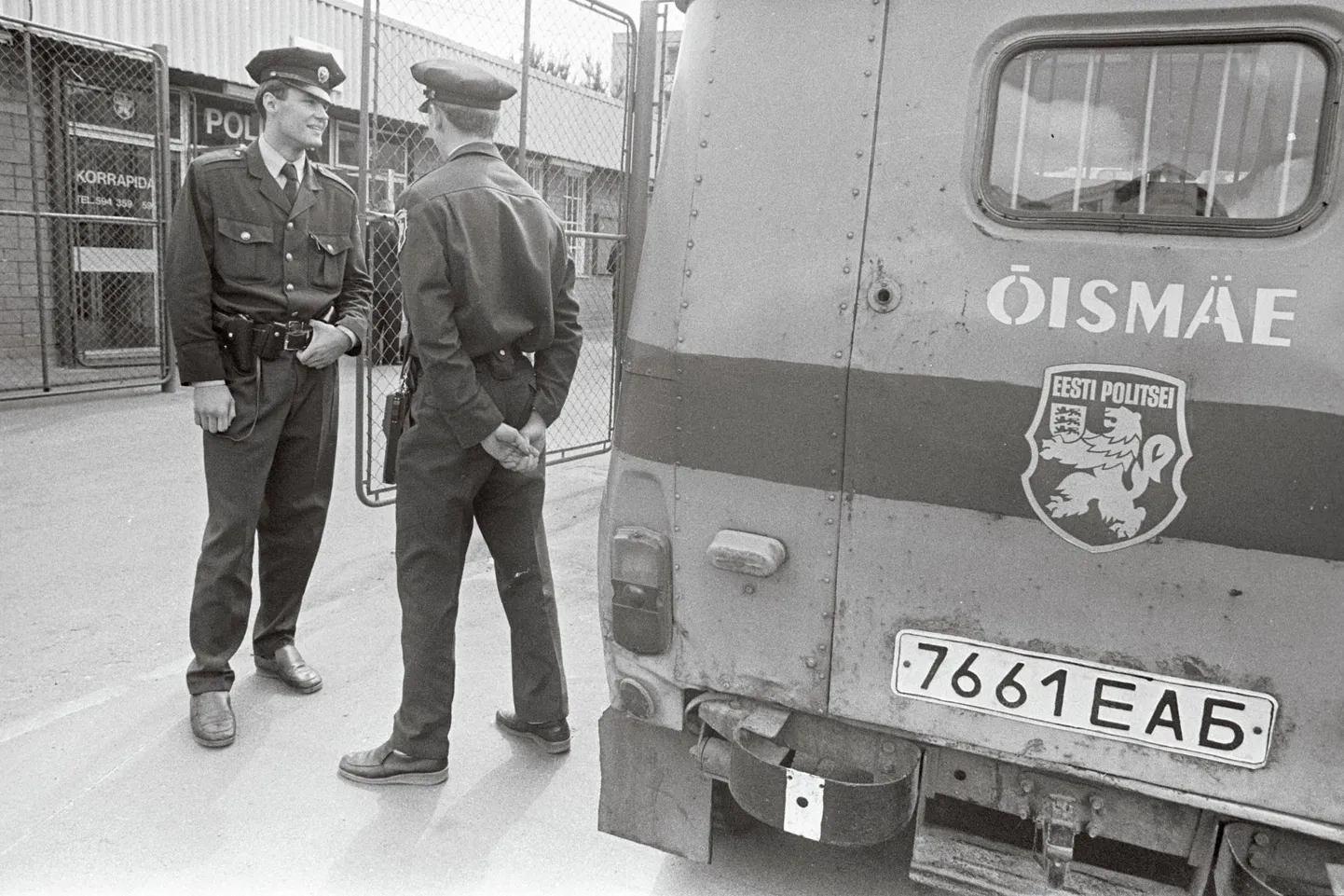 Õismäe politseinikud «uazikuga» aastal 1993.