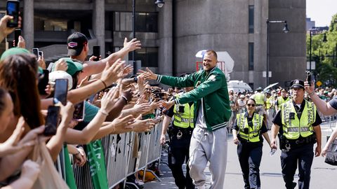 За время карьеры Порзиньгис заработал головокружительную сумму