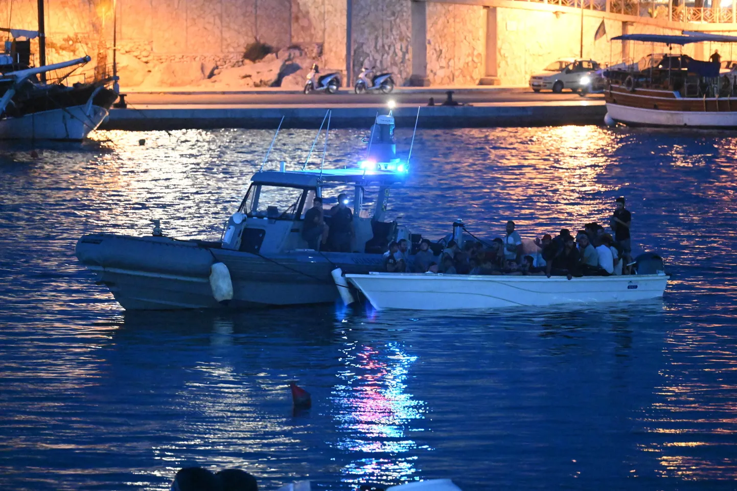 Migrantidest tulvil paat Lampedusa sadamas. Itaalia siseministeeriumi andmetel on sel aastal sisenenud riiki peaaegu 126 000 migranti – seda on kaks korda rohkem kui mullu sama ajaga.