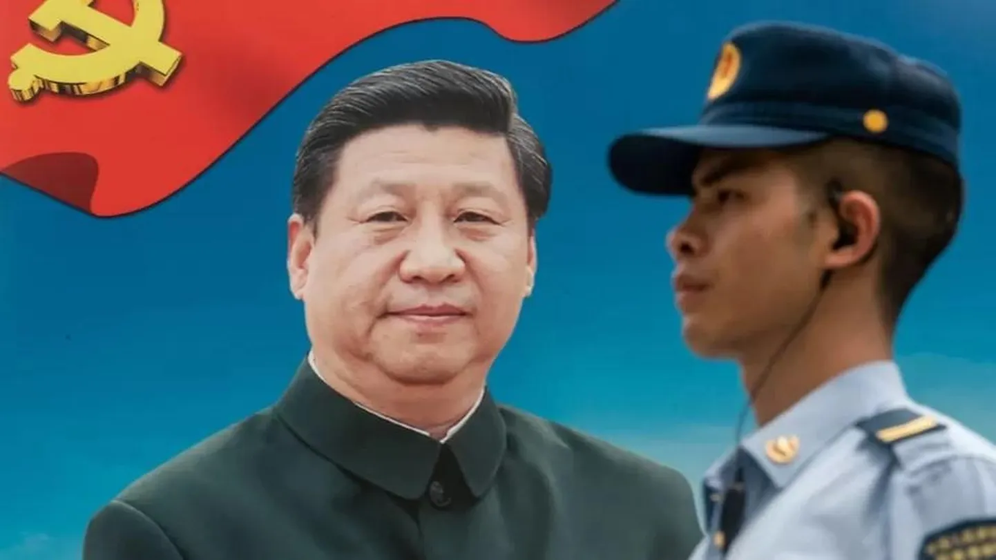 Си Цзиньпин также является председателем высшего военного командования Китая - Центрального военного совета