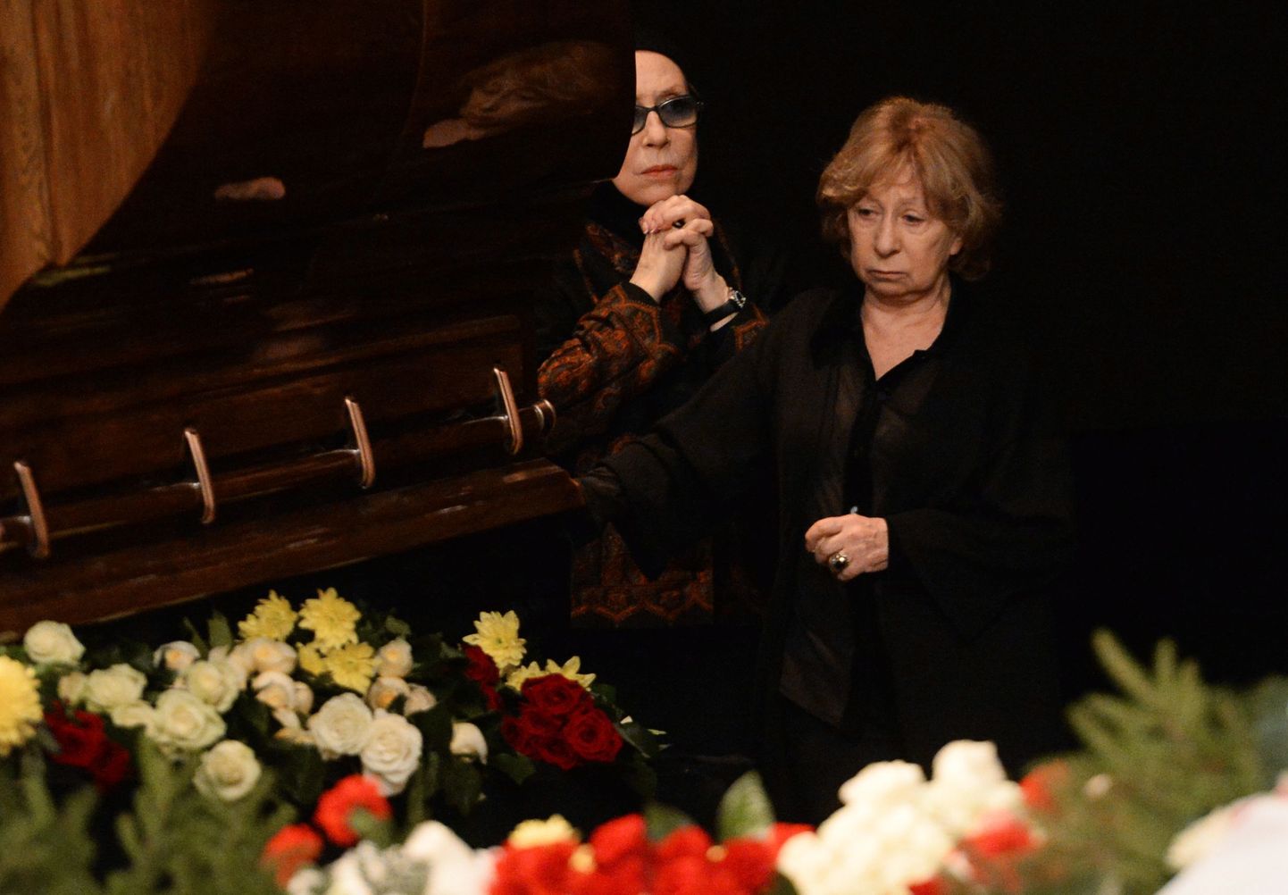 Лия Ахеджакова на похоронах Эльдара Рязанова.