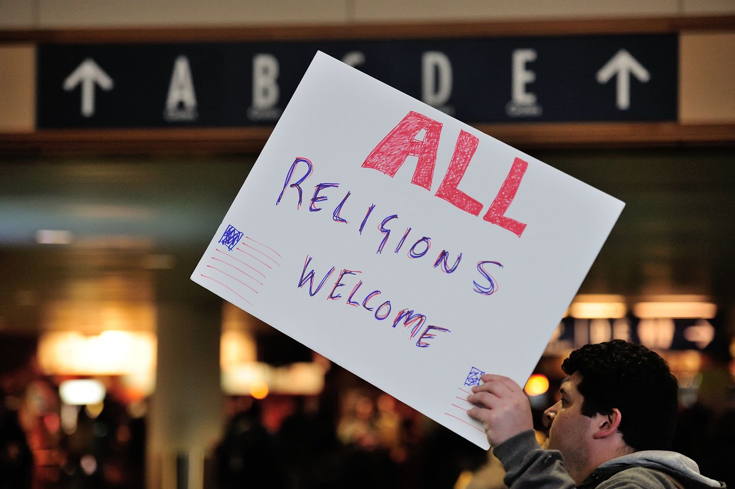 Trumpi keelu vastane protest Portlandi rahvusvahelises lennujaamas.