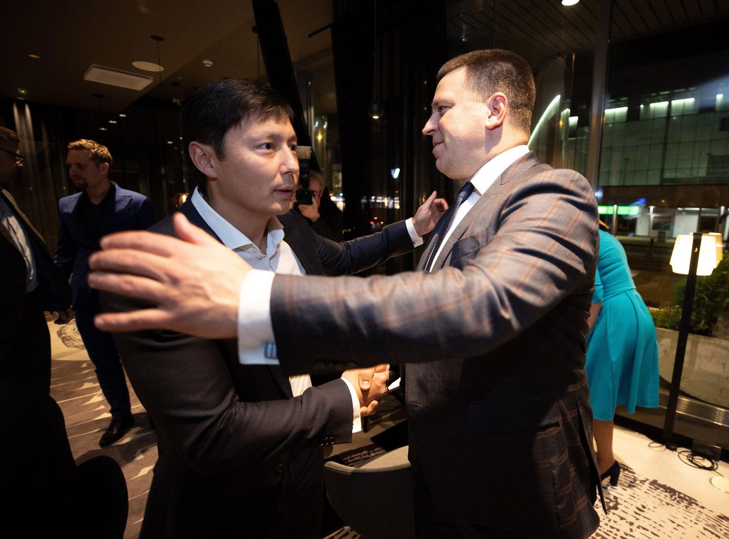 Center Party election party in the Tallink Hotel restaurant City Grill House. Mihhail Kõlvart (left) and Jüri Ratas.