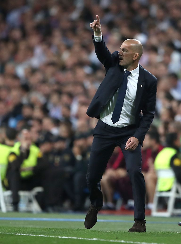 Madridi Reali peatreener Zinedine Zidane tööhoos.