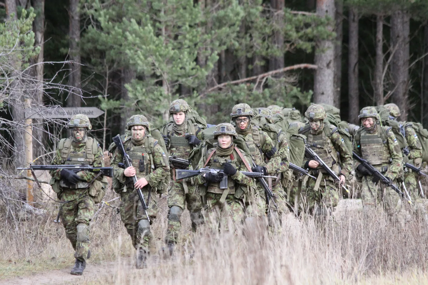 Ajateenijad peavad nädalavahetuseks koju pääsemiseks ootama koroonaviiruse leviku pidurdumist.