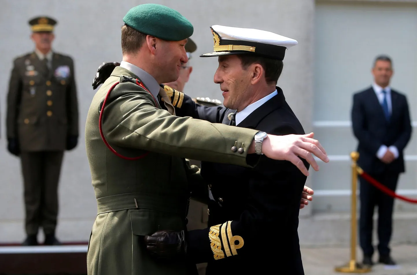 Kindralmajor Charles Richard Stickland andis ohjad üle Hispaania viitseadmiralile Antonio Martorellile.