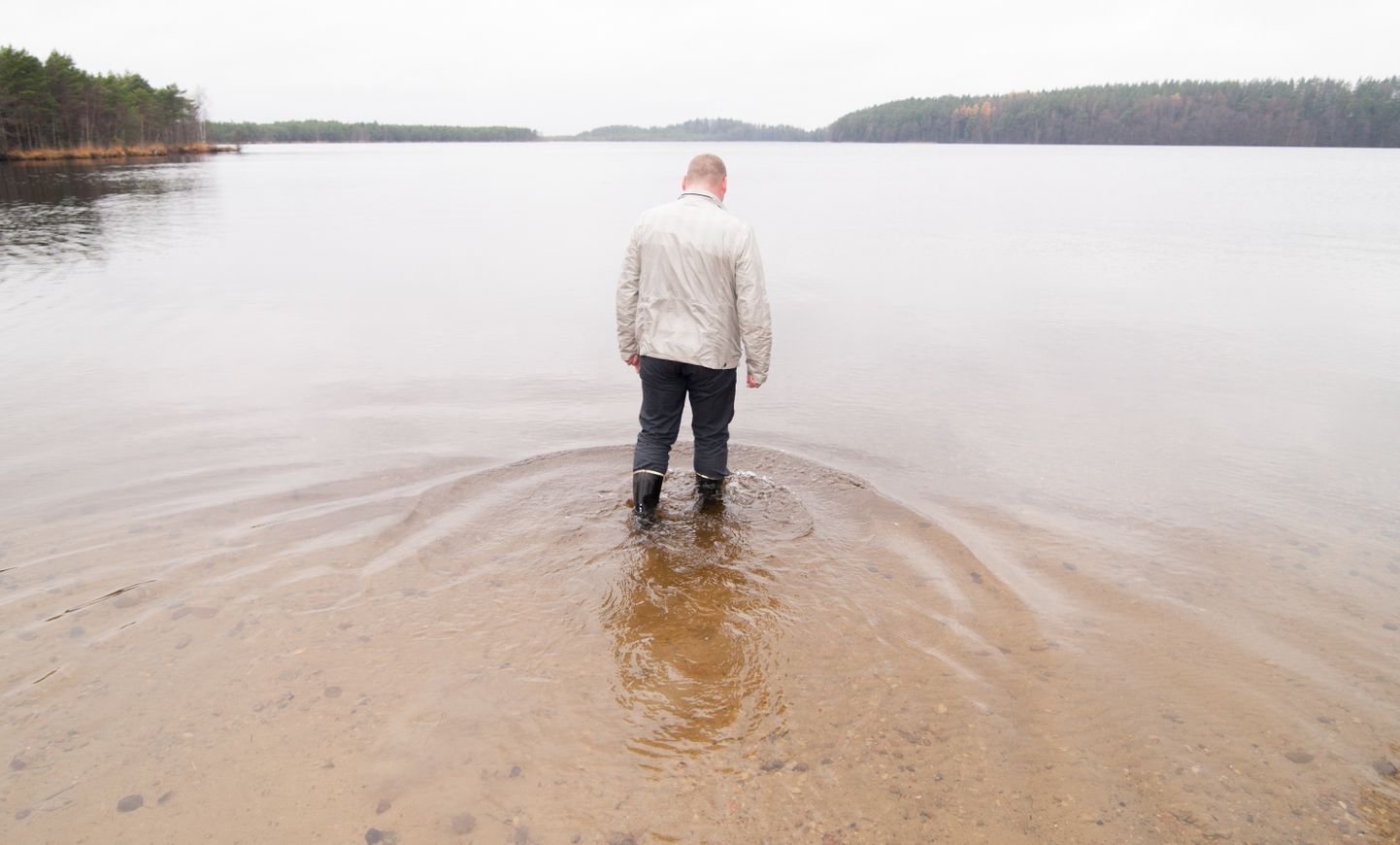 Уровень воды в озере Ульясте, питаемом в основном за счет осадков, последние 12 лет снижается, поскольку в длительные периоды засухи осадков выпадает меньше, чем испаряется воды с поверхности озера.