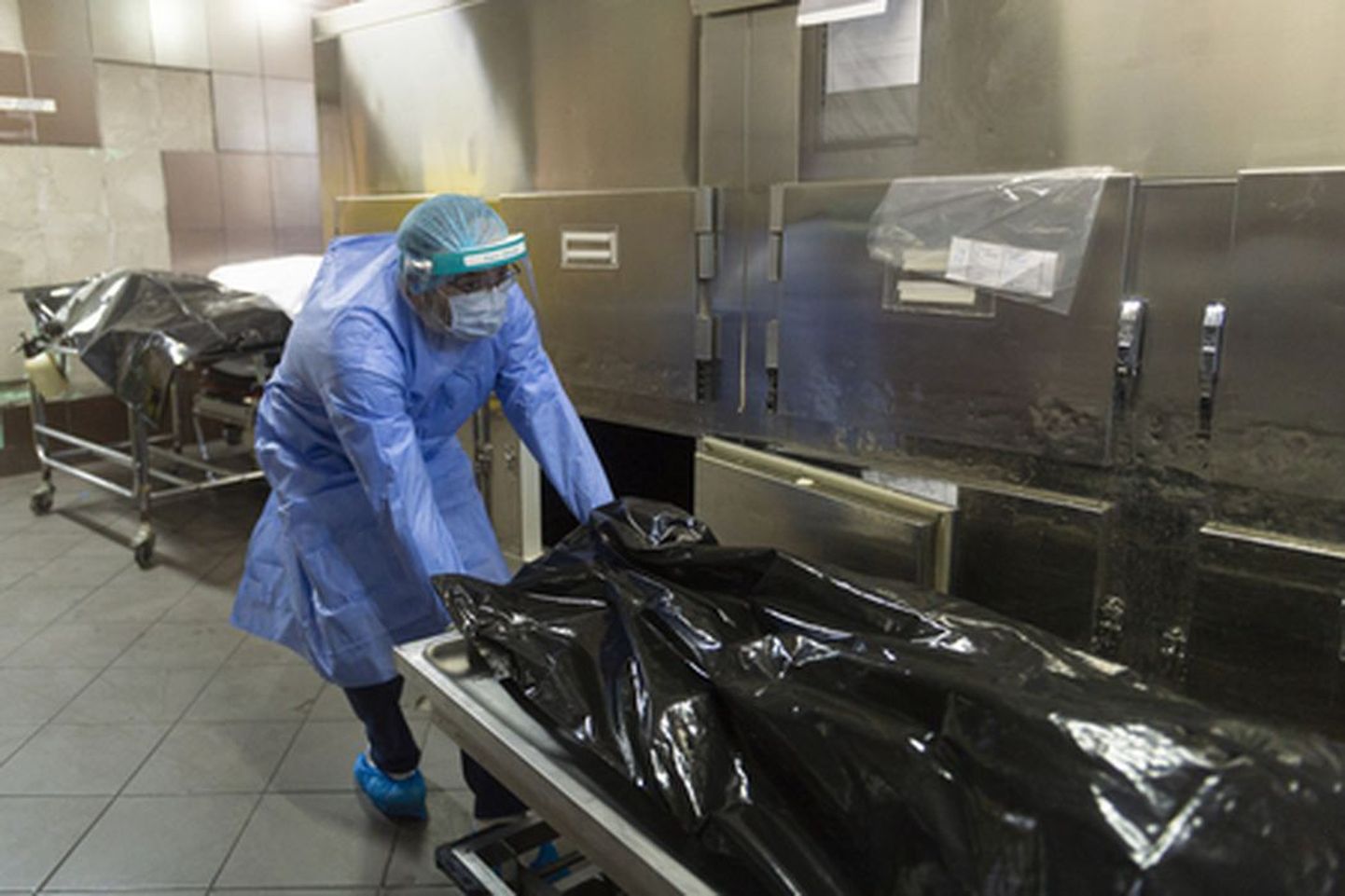 Viirushaiguse Covid-19 tagajärjel surnud Rumeenia Bukaresti ülikooli haigla surnukuuris