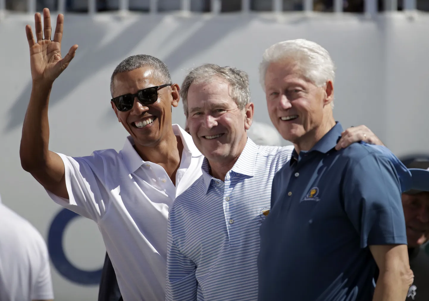 USA ekspresidendid Barack Obama, George W. Bush ja Bill Clinton veetsid Presidents Cupi golfiturniiril mõnusalt aega.