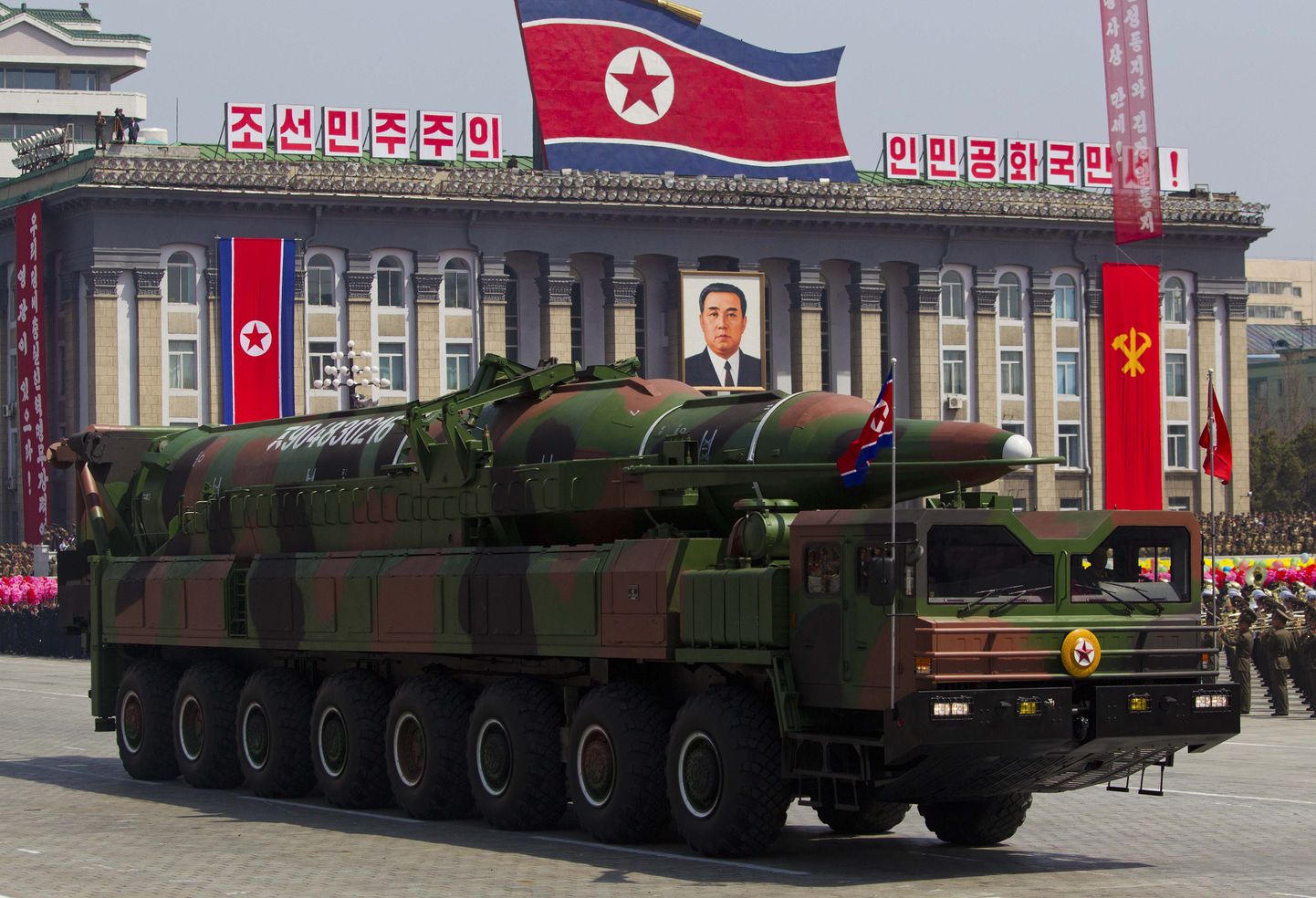 Недавний военный парад вооруженных сил Северной Кореи.