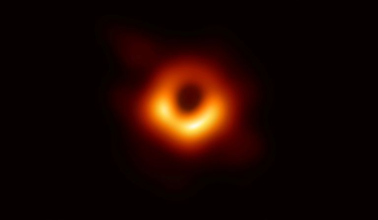 2019. aastal tehtud esimene otsevaatlus-pilt musta augu neelukettast.