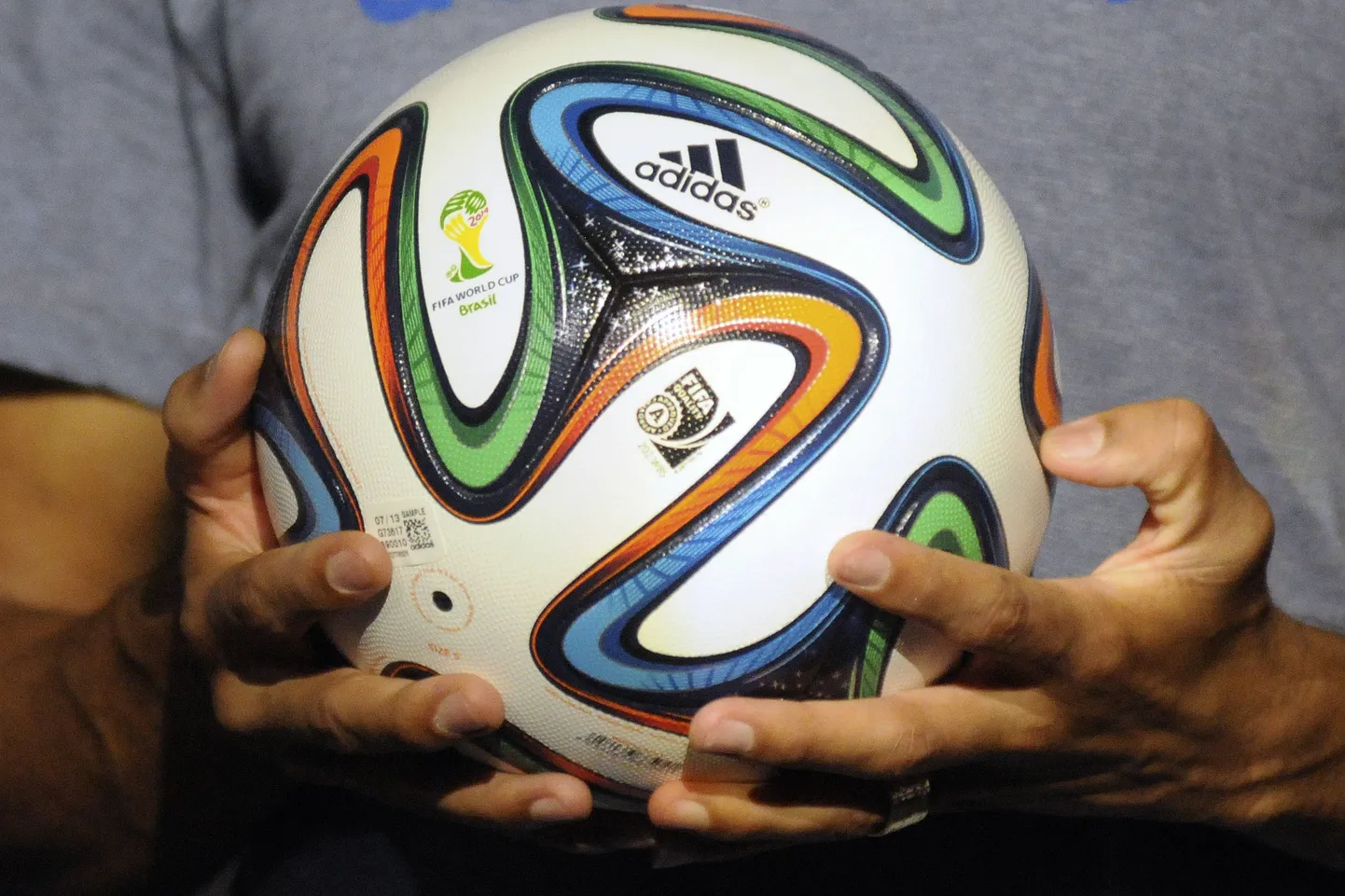 В Бразилии представили официальный мяч ЧМ-2014.