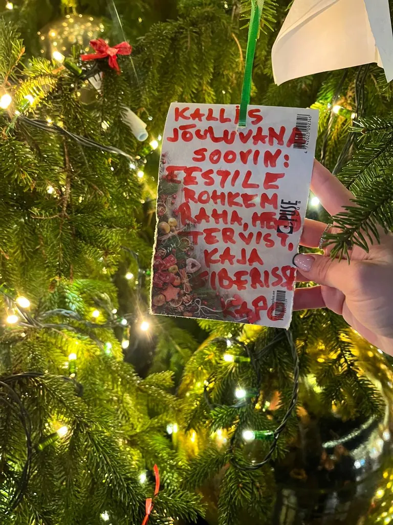 Кто-то желает Эстонии побольше денег, а также, чтобы Каю Каллас сослали в Сибирь.
