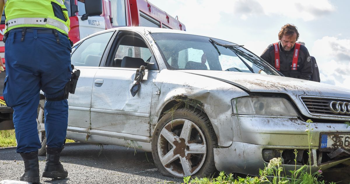 Kraavi paiskunud Audis oli kaks inimest