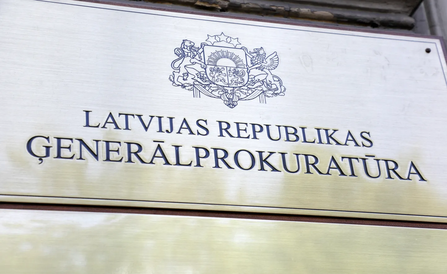 Latvijas Republikas Ģenerālprokuratūras plāksne pie ēkas.