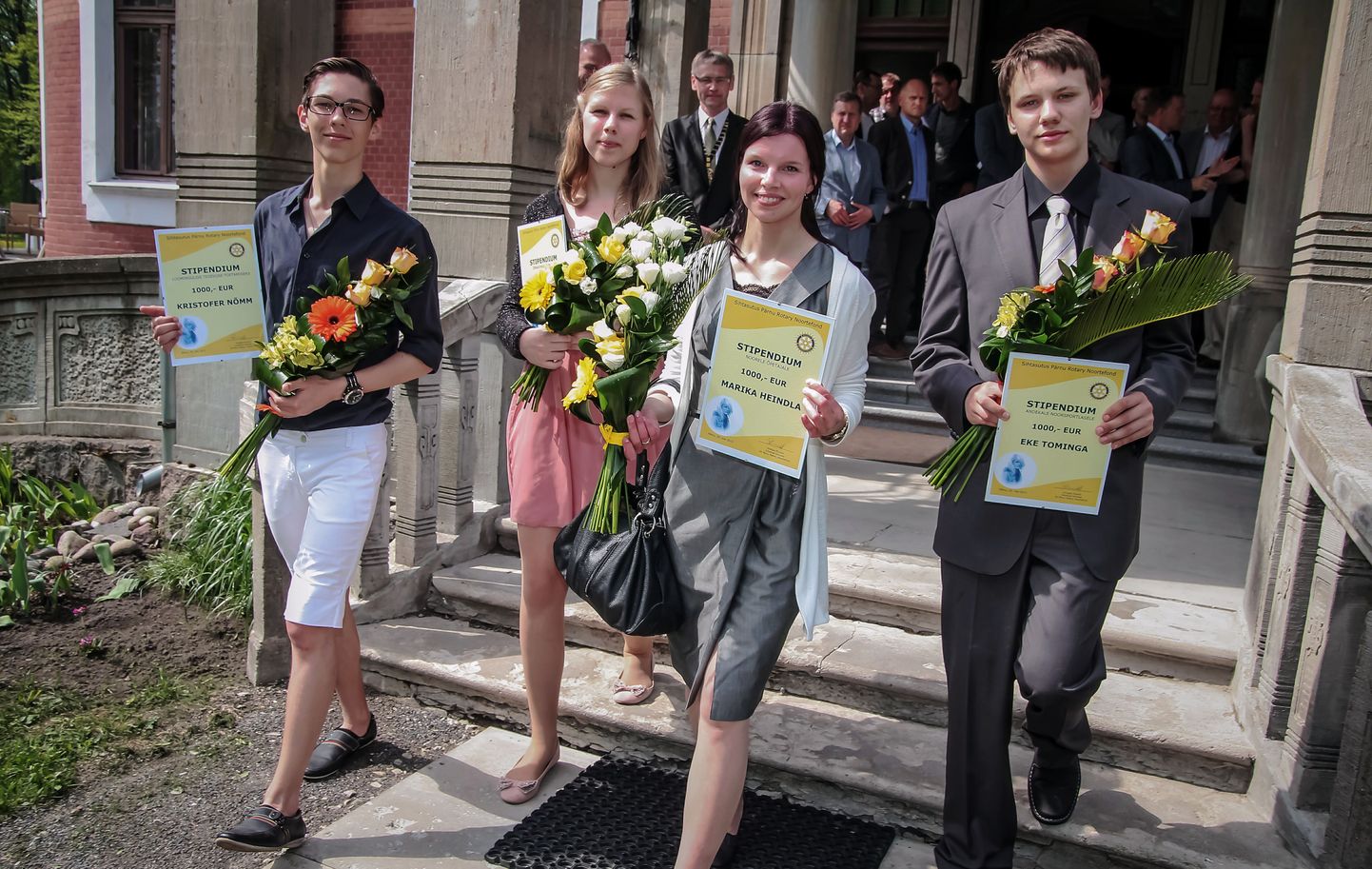 Pärnu Rotary klubi noortefondi stipendiumi pälvisid tänavu Kristofer Nõmm (vasakult), Kristel Parv, Marika Heindla ja Eke Tominga.