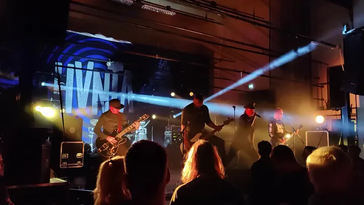 VIDEO JA GALERII Legendaarne Sindi Rock tõi seltsimaja tulvil rokisõpru