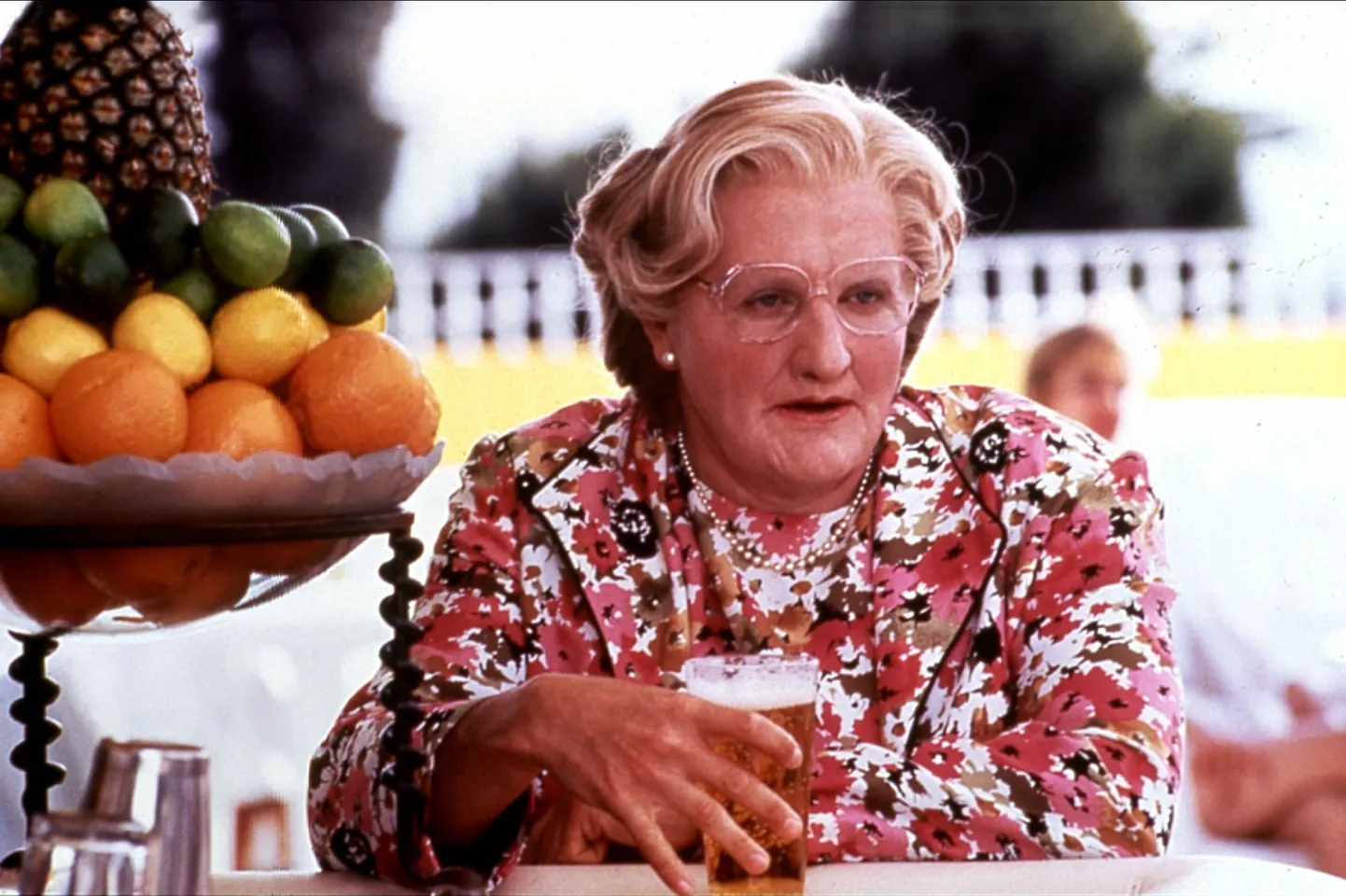 Robin Williams filmis «Mrs. Doubtfire» (1993)