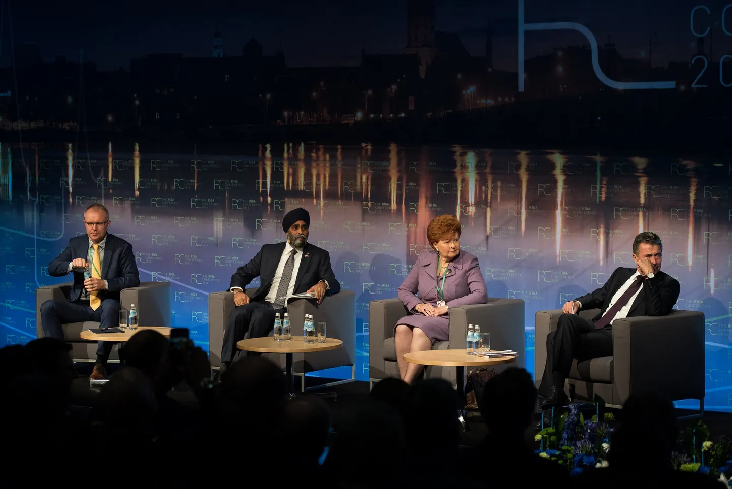 Avadiskussioonis osalesid kaitseminister Hannes Hanso, tema Kanada kolleeg Harjit Sajjan, Läti endine president Vaira Vīķe-Freiberga ja NATO eelmine peasekretär Anders Fogh Rasmussen.