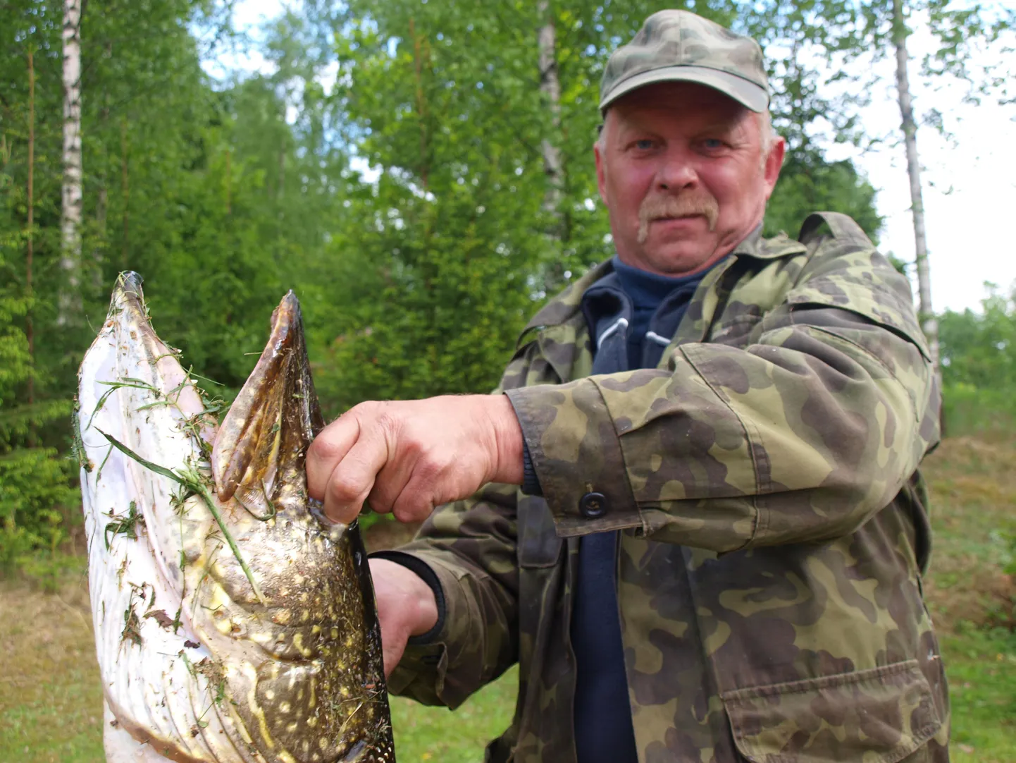 Avo Maat ja tema enam kui 11 kilo kaalunud haug, mille ta püüdis Erastvere järvest 28. mail.