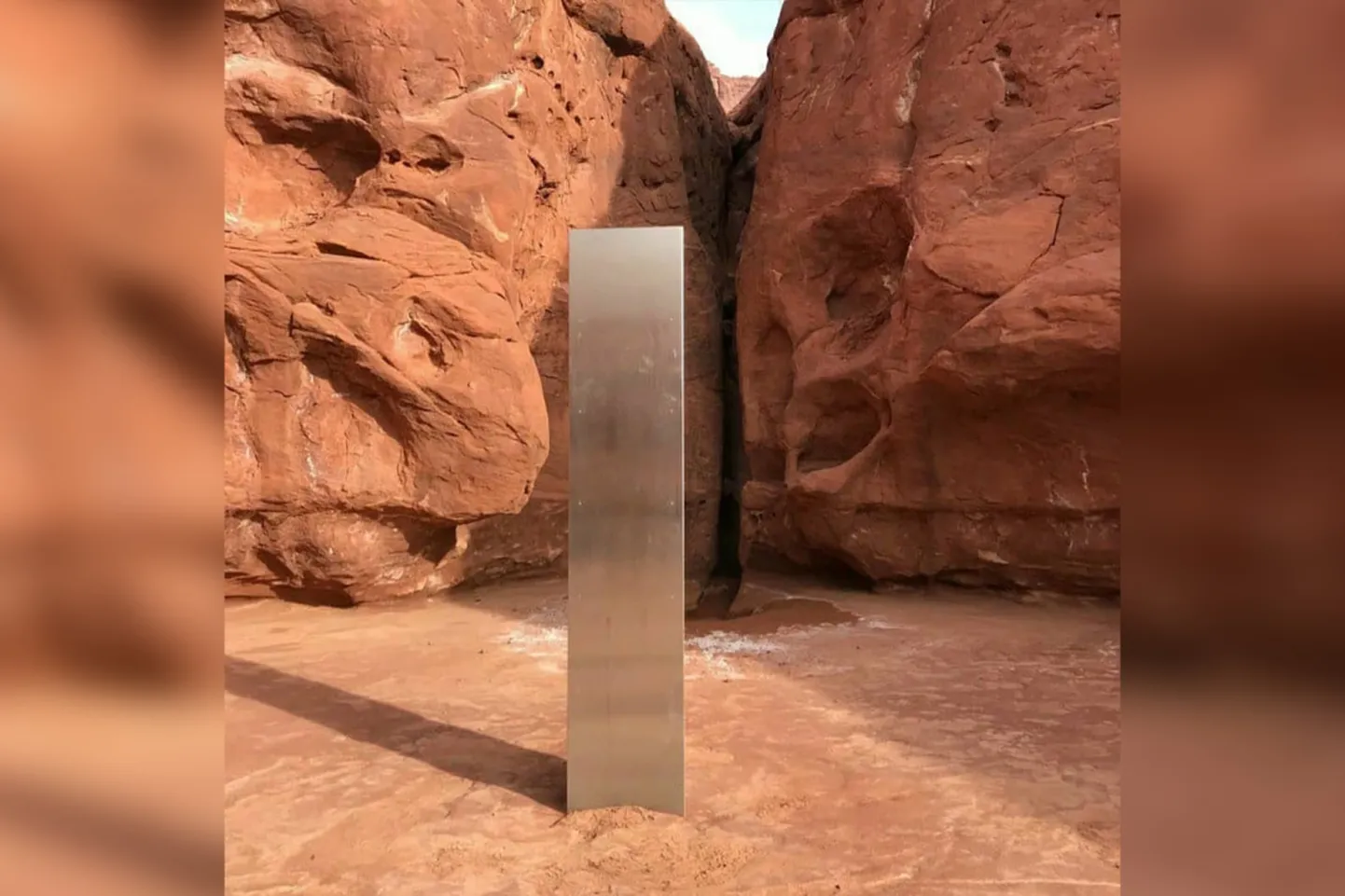 Utah' osariigi kõrbest leitud monoliit.