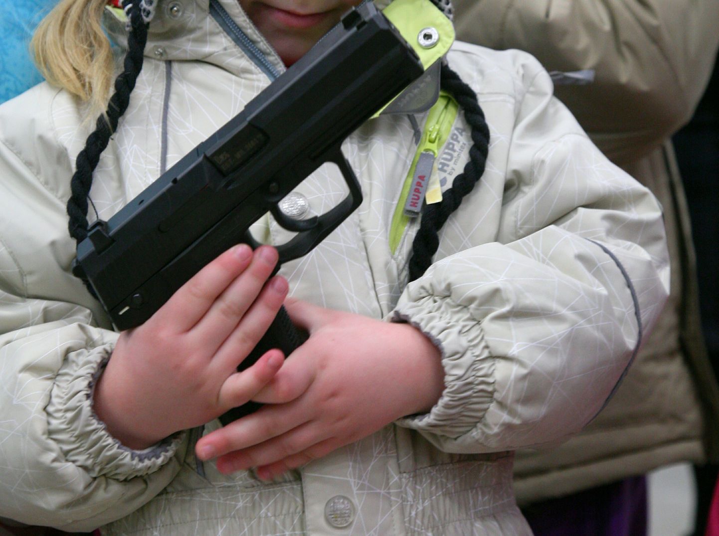 Üha rohkem õpilasi võtab relva või relvataolise eseme kooli kaasa.