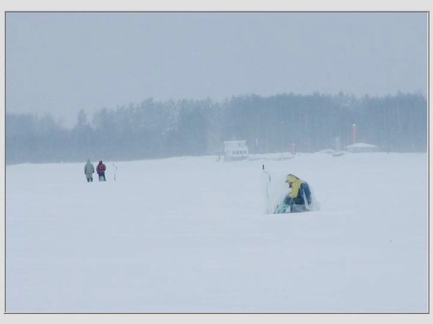 Seoses jääolude halvenemisega Lämmijärvel piiratakse tänasest väljumist Pihuste ja Meeksi ojade vahelisele alale maastikusõidukitega. Foto on illustreeriv.