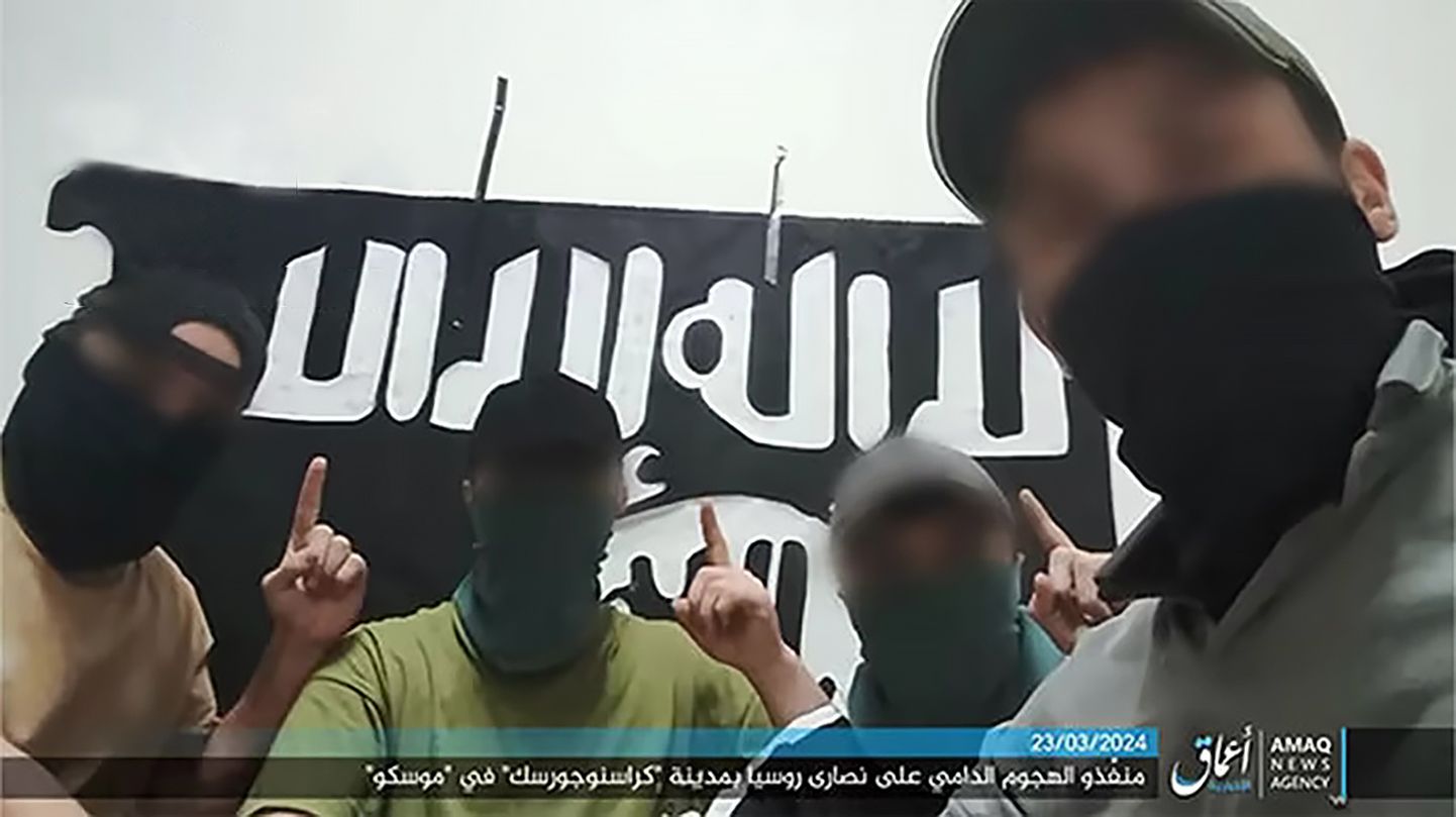 ИГИЛ опубликовал фото "московских террористов": они похожи на задержанных ФСБ