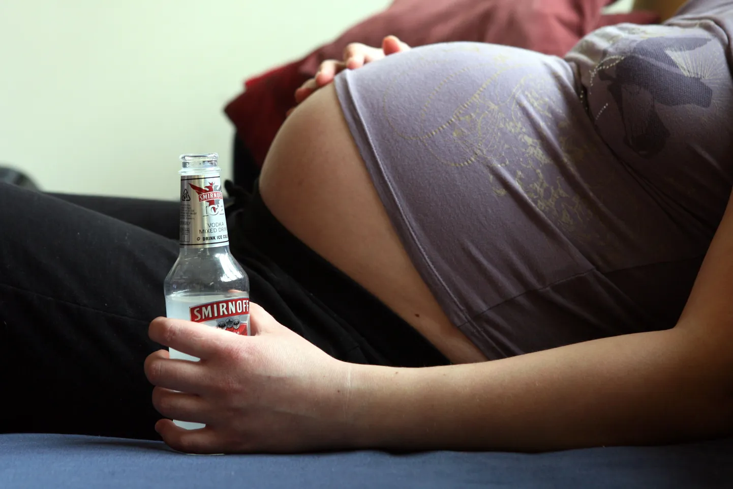 Беременная и алкоголь. Снимок иллюстративный