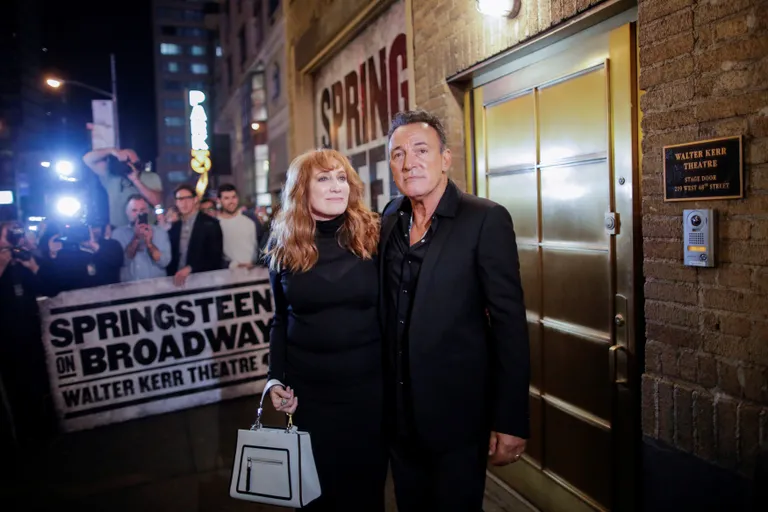 Bruce Springsteen ja Patti Scialfa abiellusid 1991. aastal. Patti liitus 80ndatel Bruce'i bändiga ning neil tekkis hiljem romantiline suhe.
