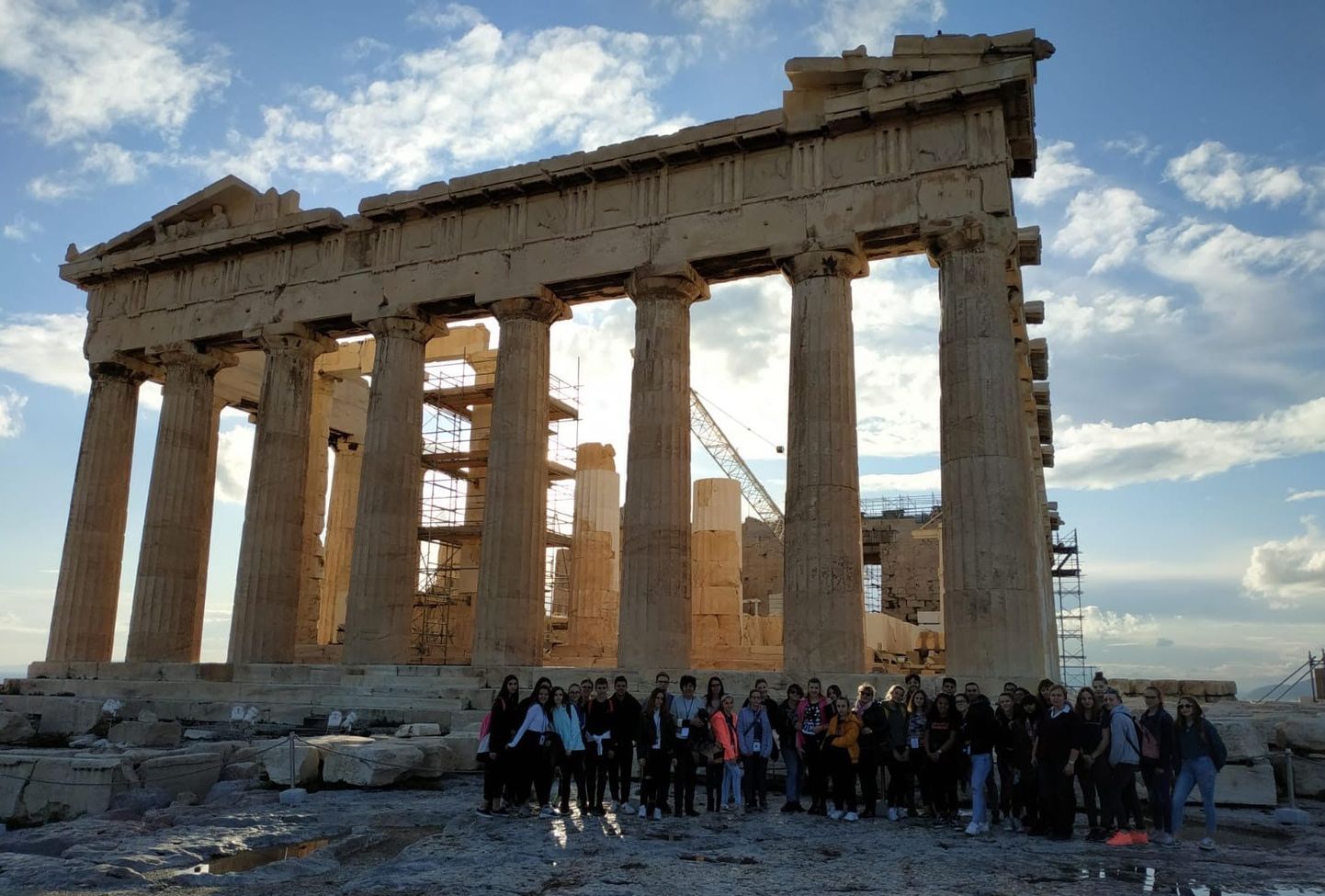 Projektis osalenud nelja riigi noored Ateena akropolis