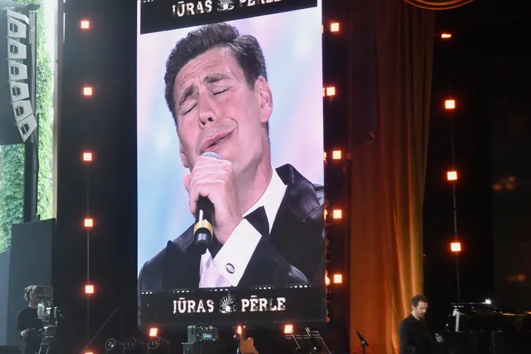 Дмитрий Дюжев выступает на фестивале "Jūras pērle"