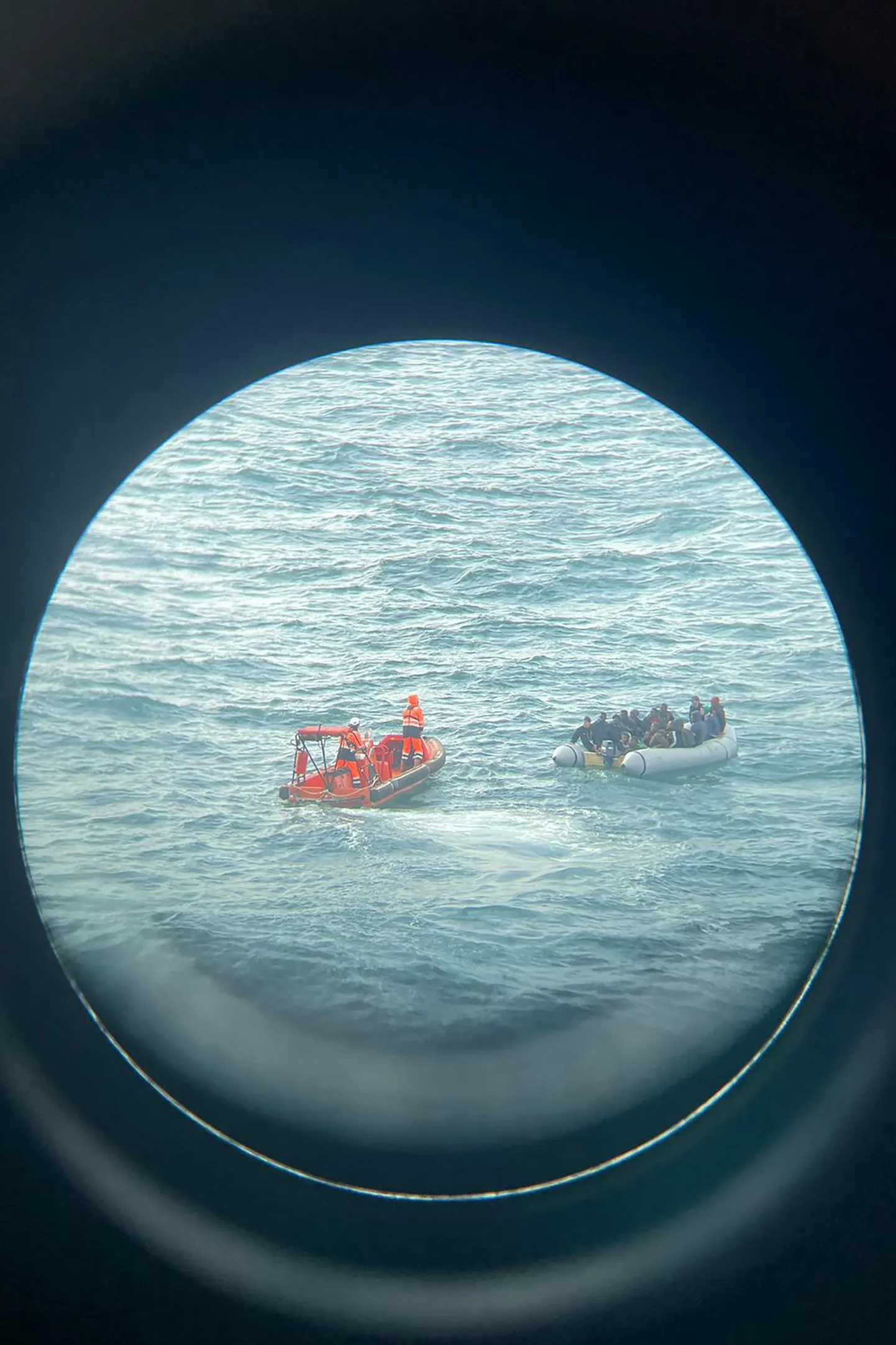 Migrandid La Manche'i väinas, nähtuna lennukist.