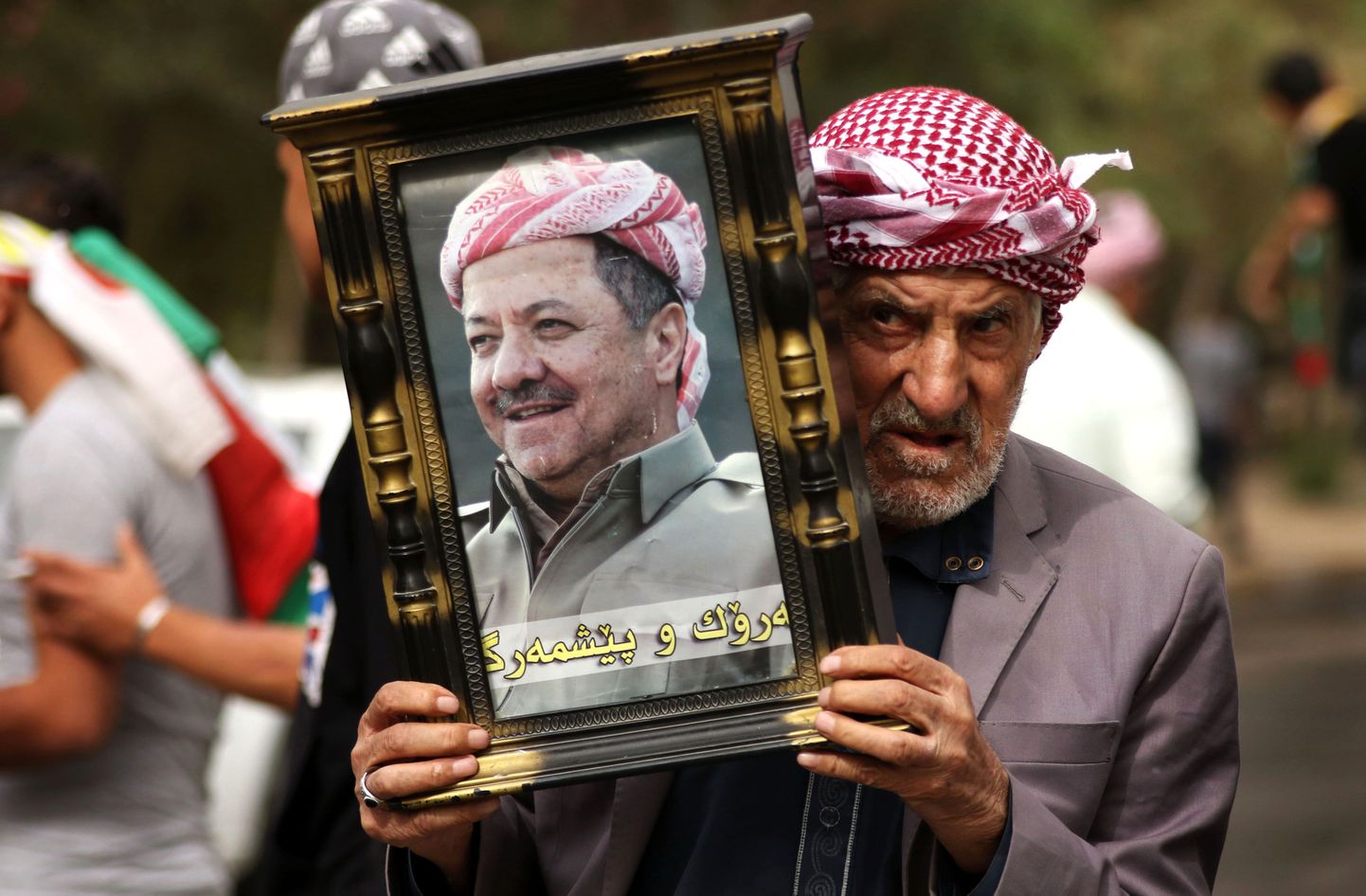 Esmaspäeval tulid Barzani toetajad Arbīlis tänavale, näitavamaks oma jätkuvat poolehoidu presidendiametist tagasi astunud iseseisvusreferendumi eestvedajale.