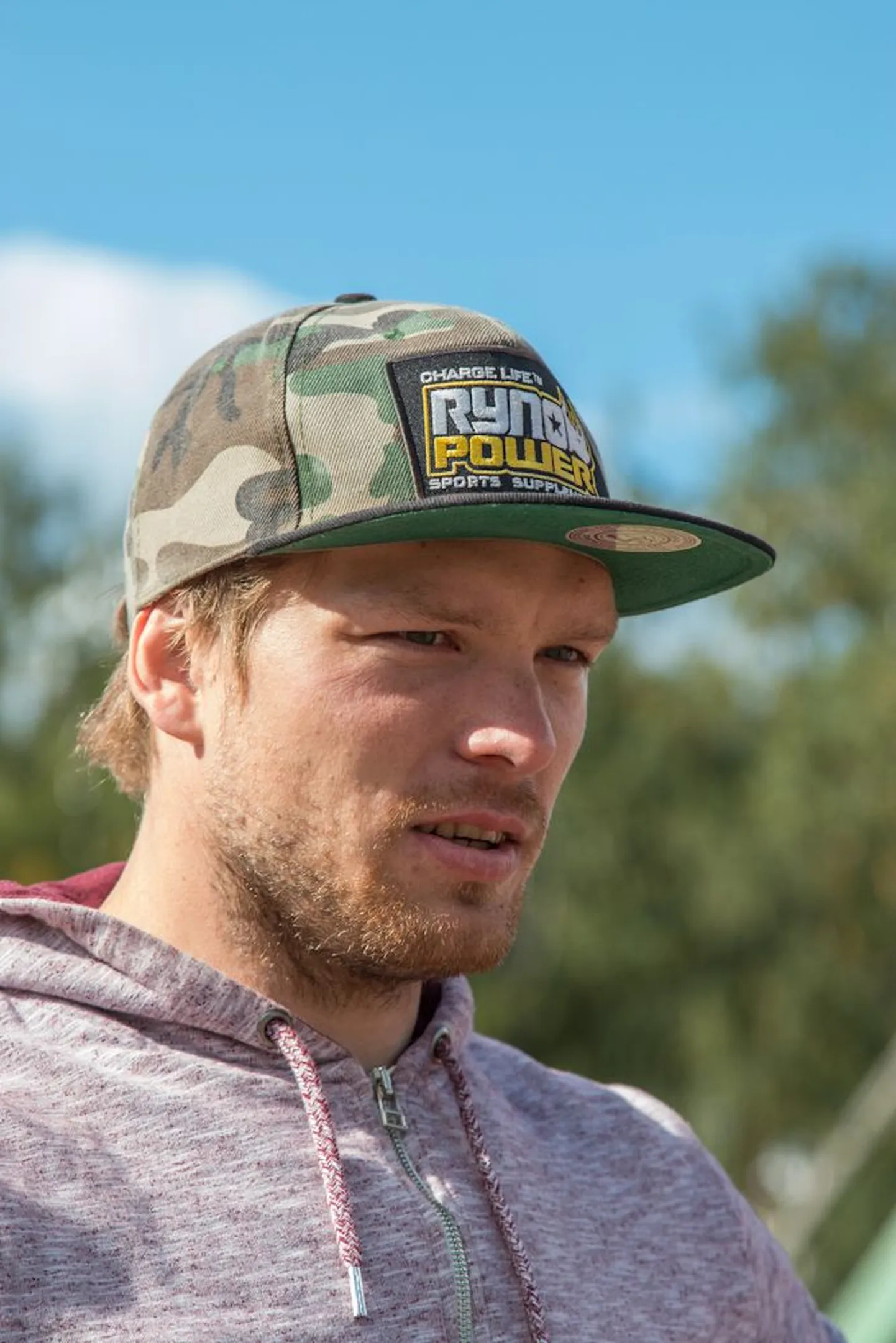 Motokrossiharrastajatel oli kolmapäeval Holstre-Nõmmel võimalus osa saada treeningpäevast, millel jagas teadmisi ja õpetussõnu Eesti nimekaim krossimees Tanel Leok.