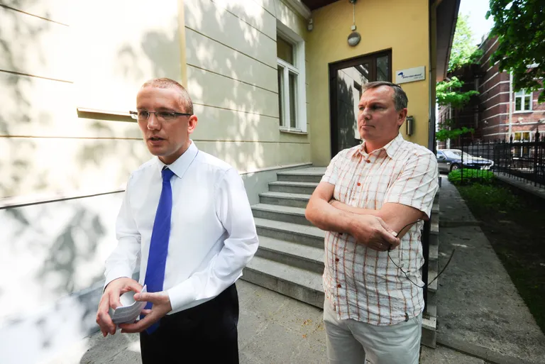 Kristen Michal ja Kalev Lillo jagasid 22. mail 2012 ajakirjanikele selgituse erakonna ebaseadusliku rahastamise kahtlustuste kohta. Foto: Mihkel Maripuu.
