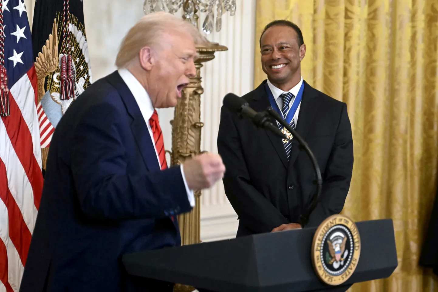 Tiger Woods (paremal) on väidetavalt suhtes president Donald Trumpi endise miniaga.