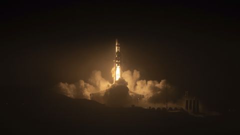 SpaceX toimetas orbiidile USA luuresatelliidi
