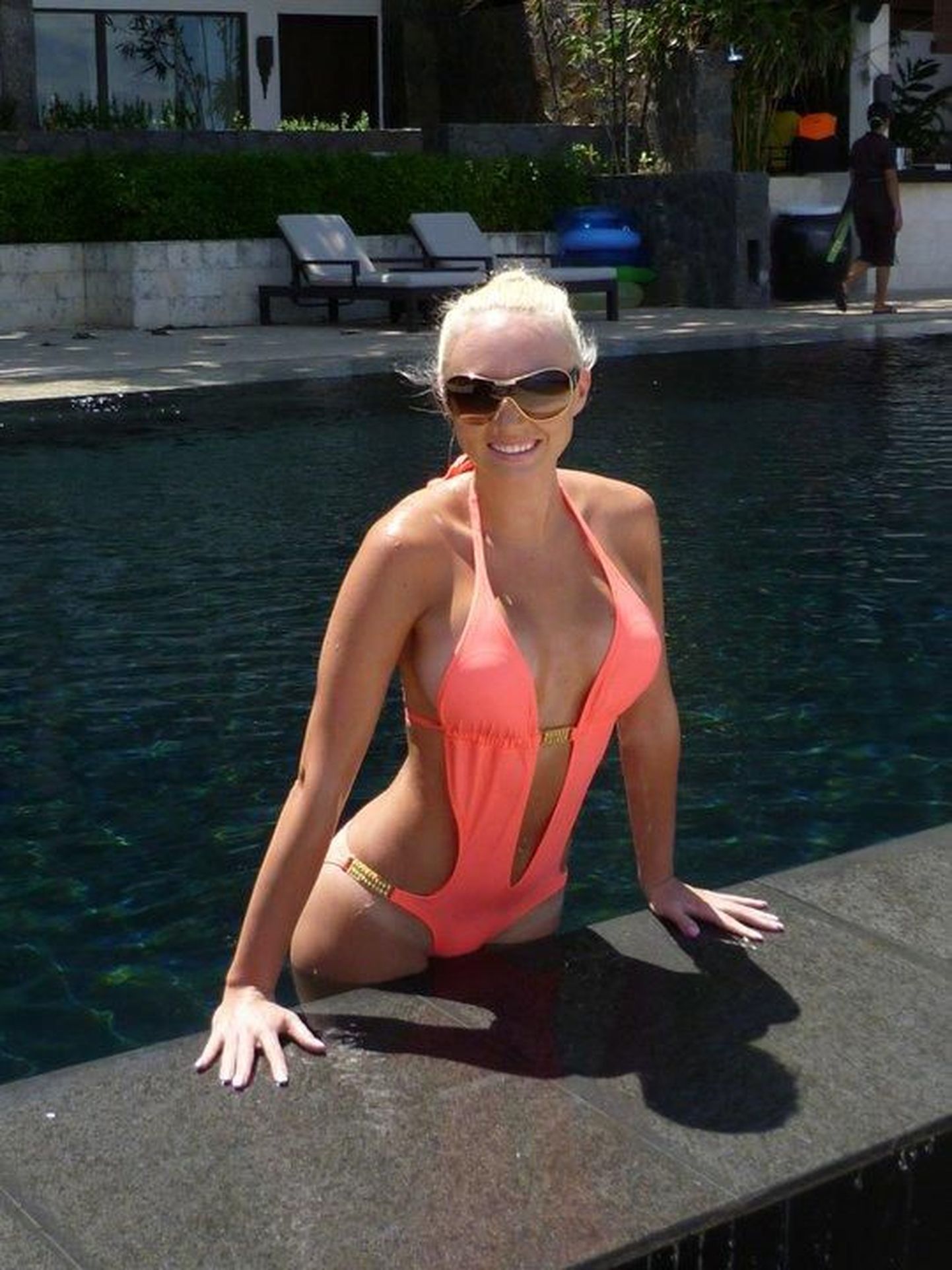 Playboy kaanetüdrukuna poseerinud Triinu Hoolma Filipiinide päikese all.
