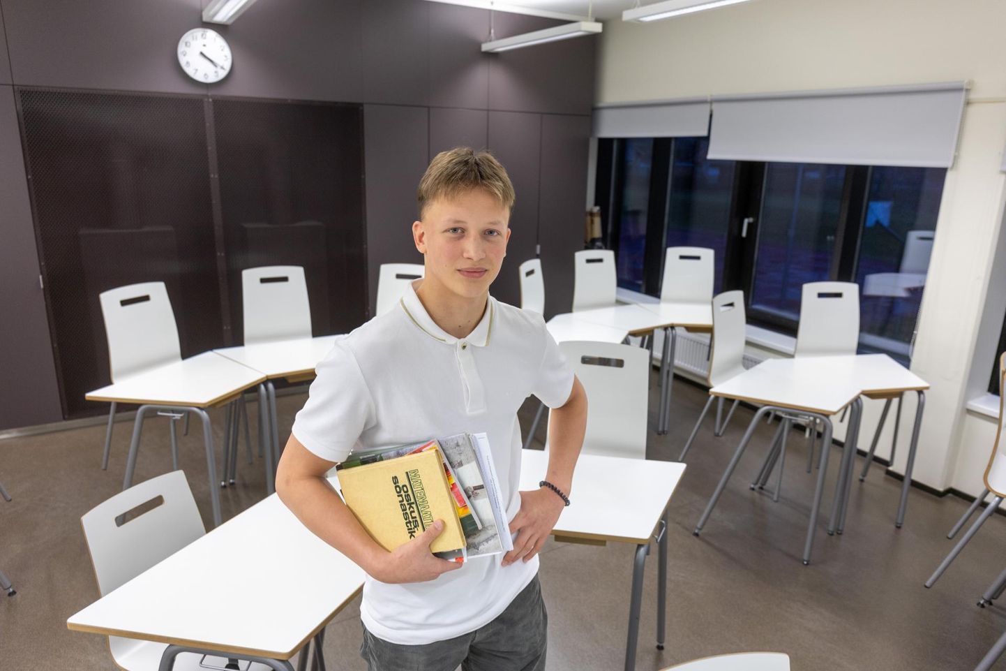 Ukrainast pärit noormees Oleksandr Kosyntsev kolis Eestisse 2022. aasta märtsis. Praeguseks on ta eesti keele nii hästi selgeks saanud, et õpib Viljandi gümnaasiumis.