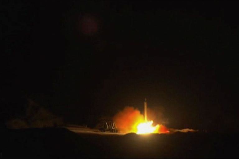 Uudisteagentuuri Iran Press videokaader, millel väidetavalt on Iraani poolt Iraagis asuvasse lääne liiitlasvägede Ein-al Asadi baasi lastud rakett