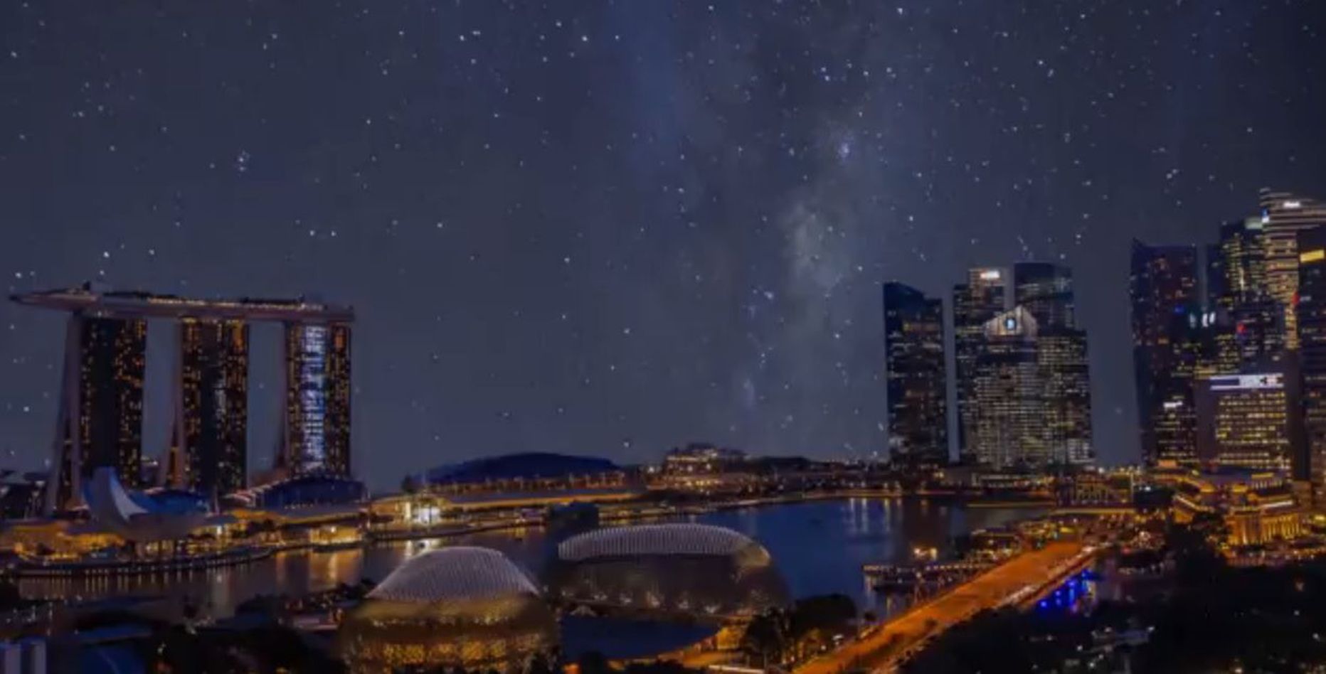 Selline näeks välja valgusreostuseta taevas Singapuri kohal.