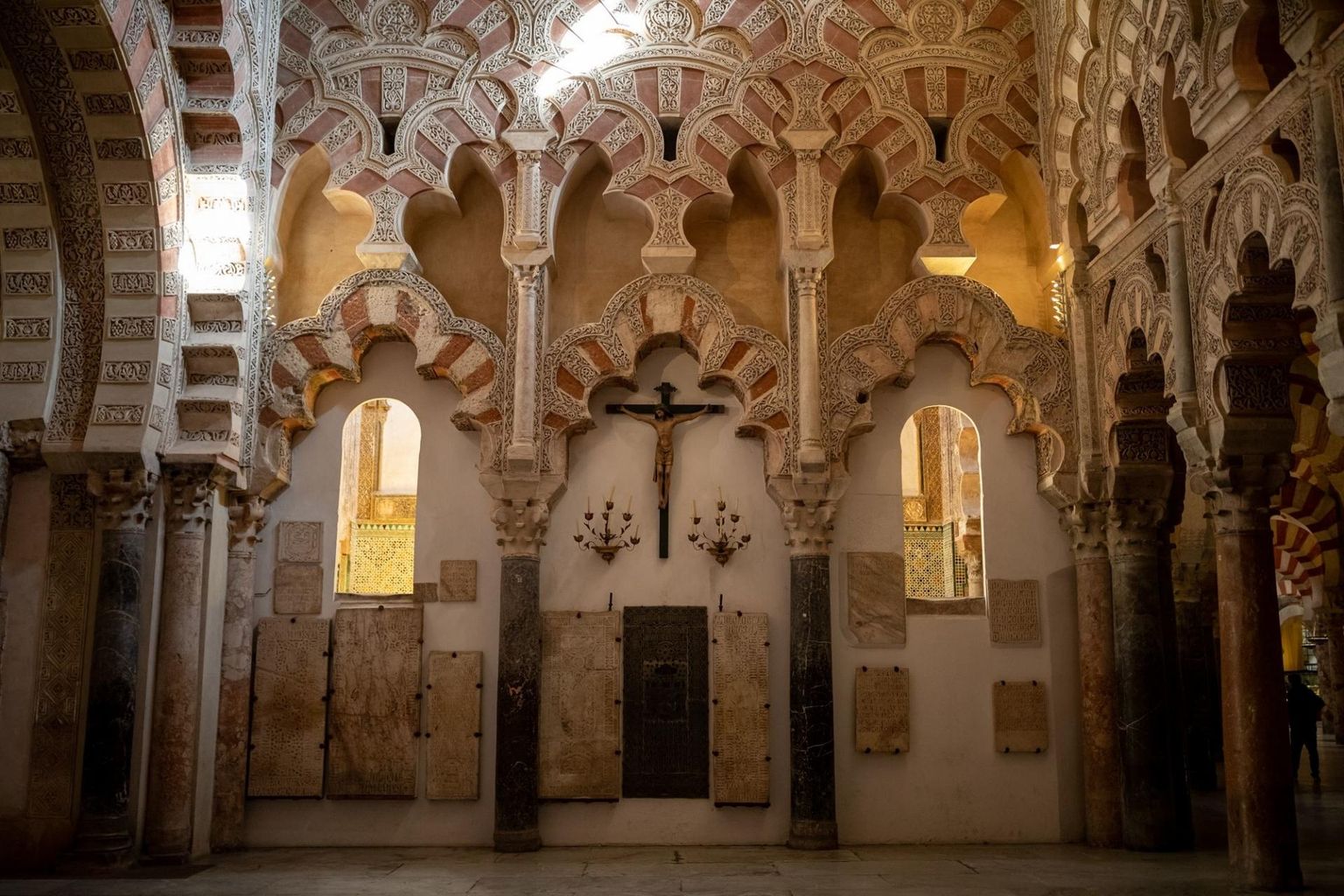 Kui poleks krutsifikse ja pühakupilte, võiks arvata, et Córdoba katedraal on jätkuvalt mošee. 