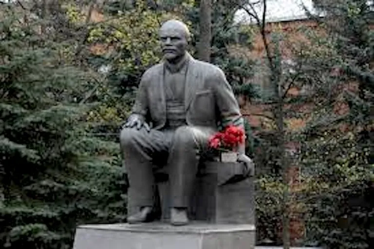 Sellist kompat hüüti "Lenin peldikus"