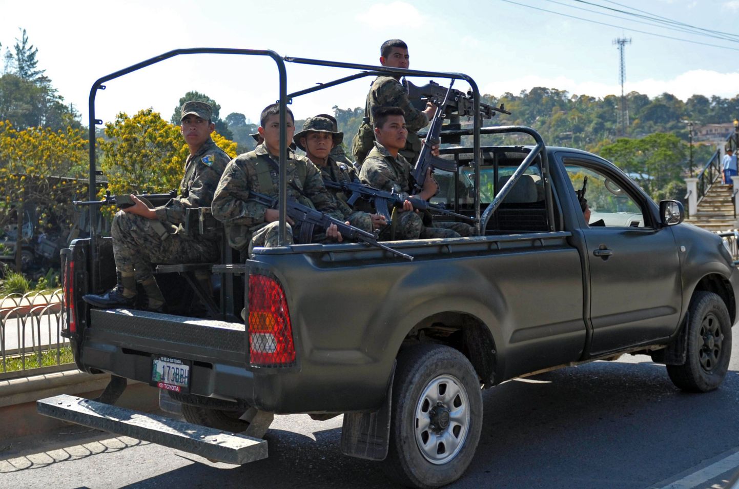 Guatemala sõjavägi alustas aasta alguses suurt pealetungi narkojõukude vastu. Olulise uimastite transiitmaana panevad narkokartellid toime enamuse riigis sooritatavatest mõrvadest.