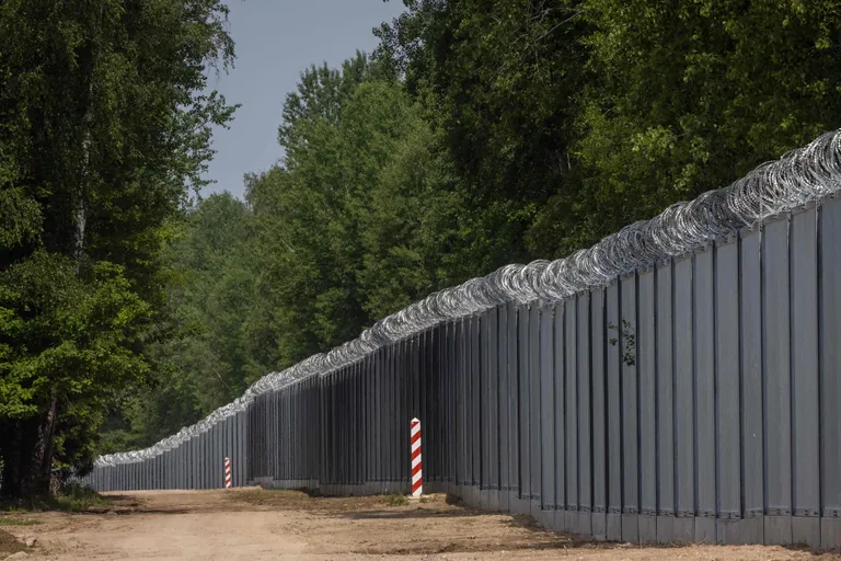Poola-Valgevene piirile rajatud piiritara Tolcze küla lähedal.