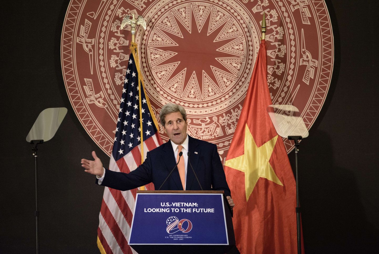 John Kerry Vietnamis kõnelemas.